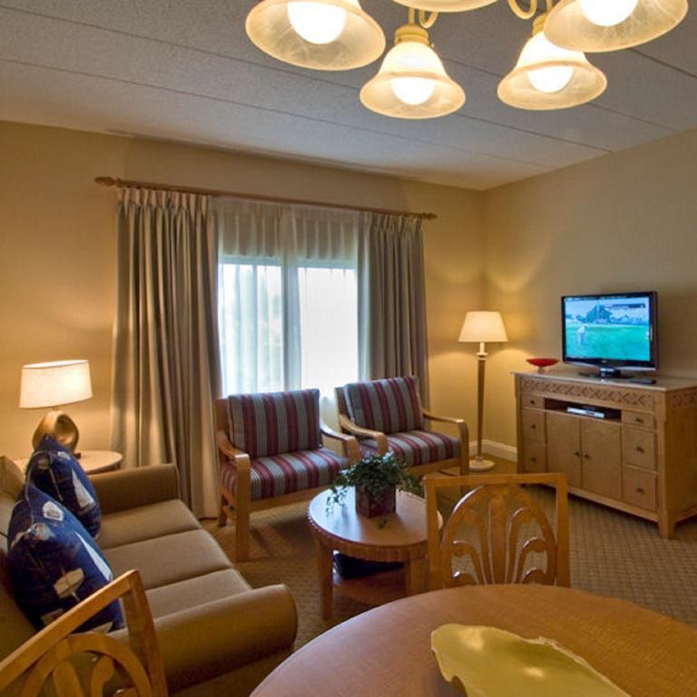 The Cove At Yarmouth Hotel West Yarmouth Room photo